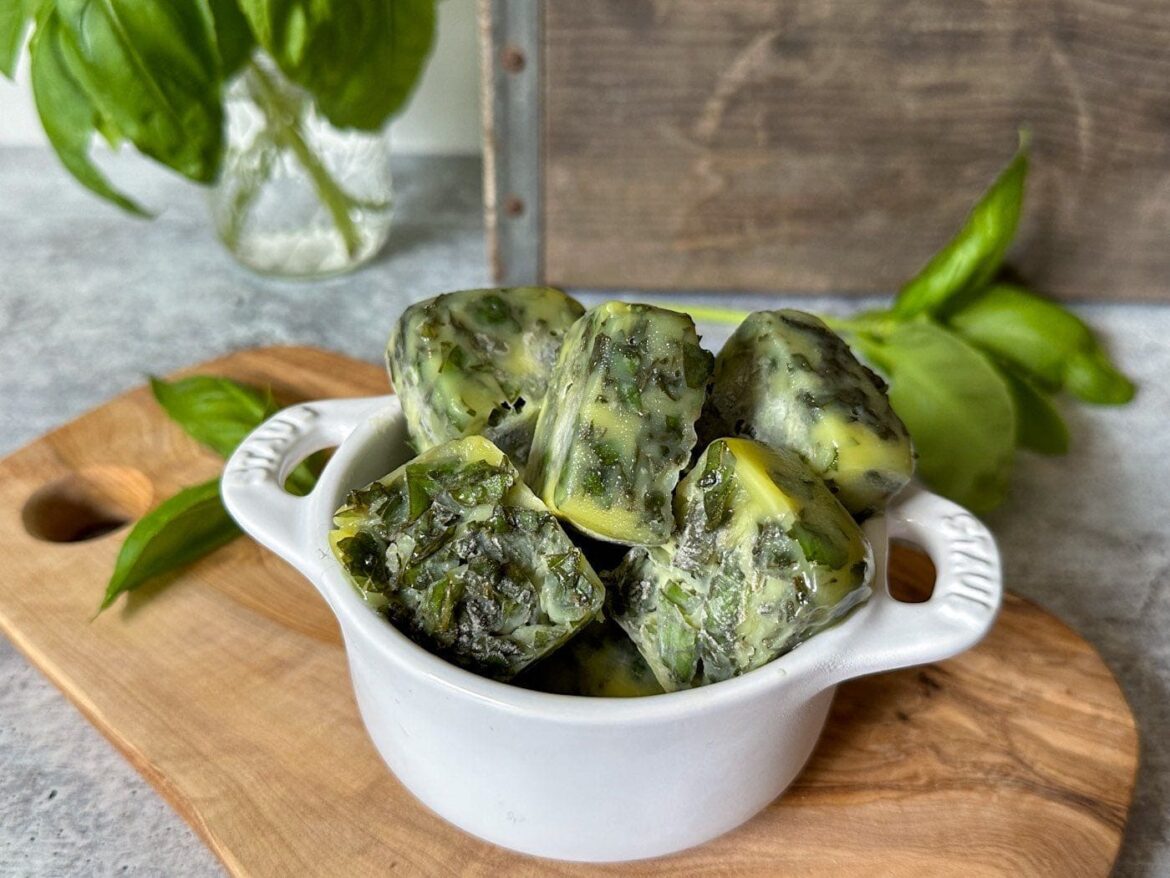 how to freeze fresh basil